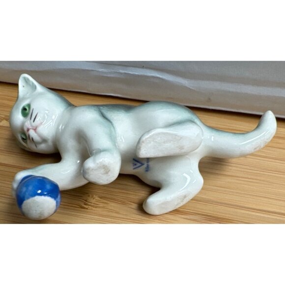 Kitten With Blue Yarn Ball Goebel 3" Porcelain Cat - Picture 4 of 7